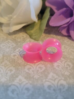 Hot Pink Silicone Ear Tunnel Plugs - Gauge 00